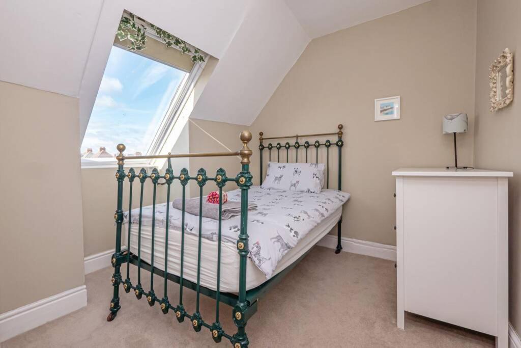 Cliff Top, Hornsea, Close To Sea Apartment